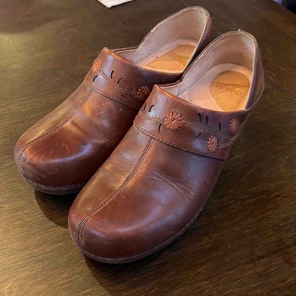 Brown dansko